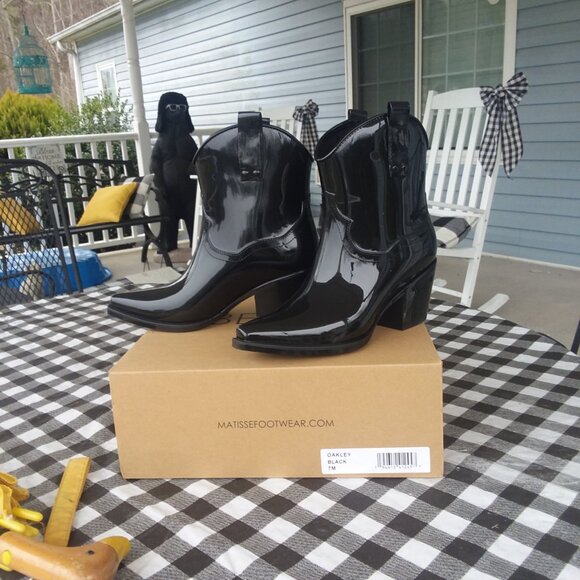 Women's BEACH BLACK PATENT WESTERN Style RAINBOOT Size 7 - Picture 2 of 5